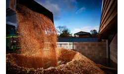 Filling a fuel store with wood chip